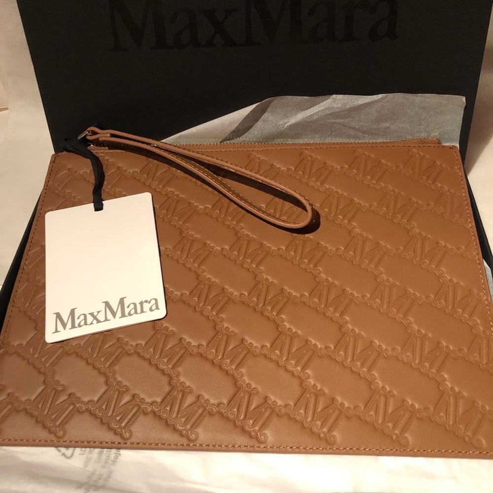 Gorgeous NWT in Box Max Mara brown monogram medium clutch/wristlet
